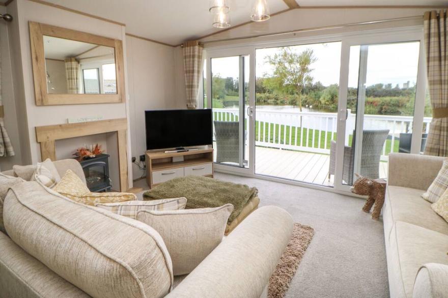10 CHEVIOT VIEW, family friendly, character holiday cottage in Lowick