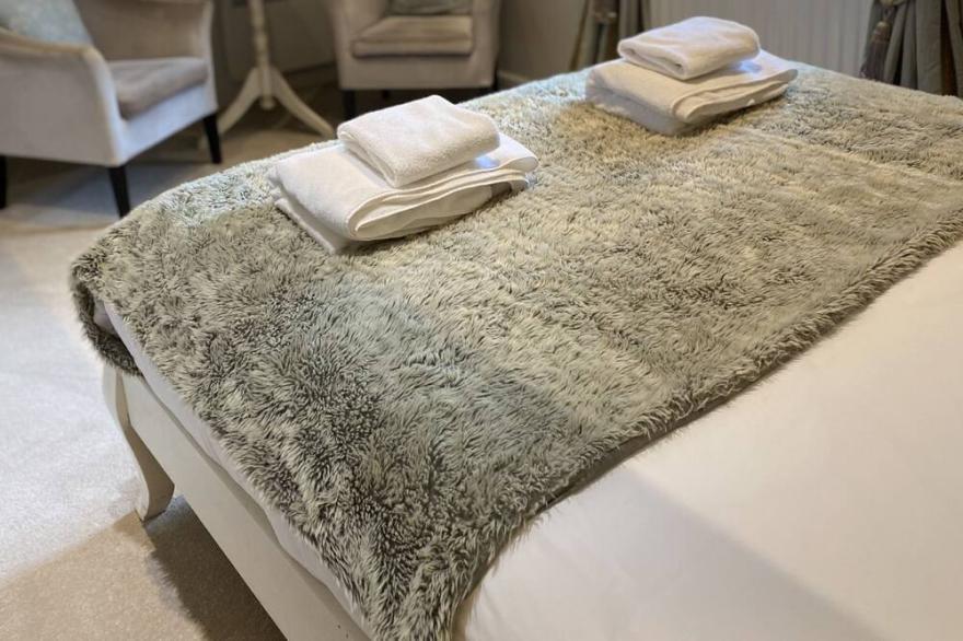 Brosterfield Suite - sleeps 2 guests  in 1 bedroom