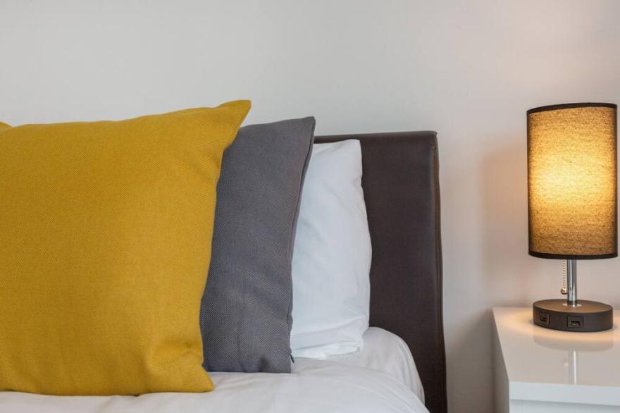 6 Bed Basement Room with Free Parking and Wi-Fi