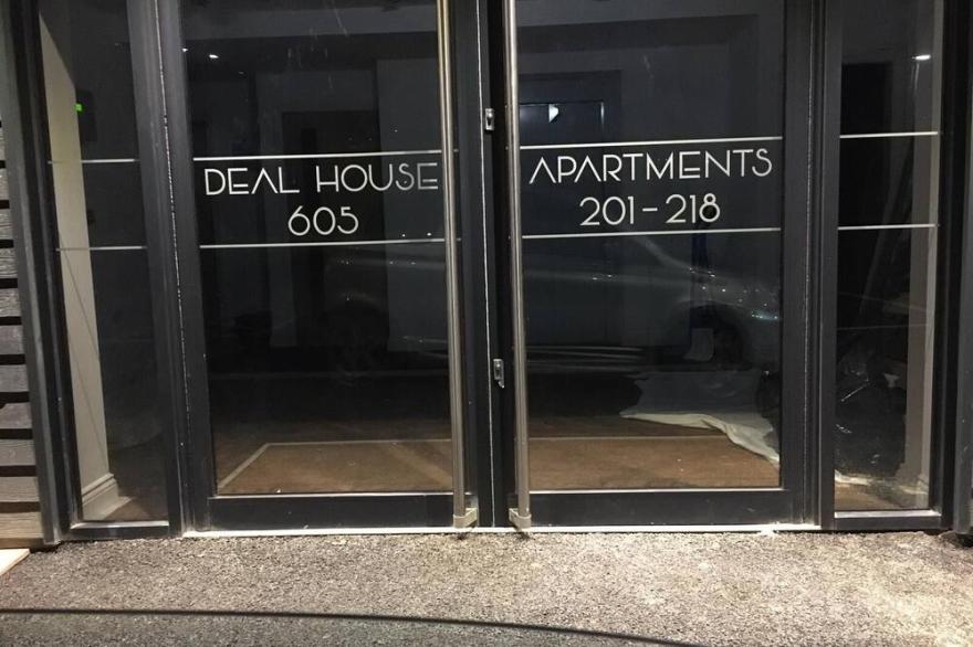 Classic Apartment at Hotl Aparts at Deal House