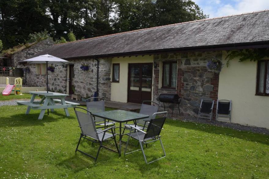 Two Bedroom-Cottage-Private Bathroom