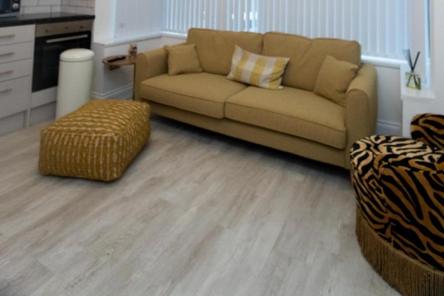 Modern Bright 2 bedroom- Leeds near Dance school