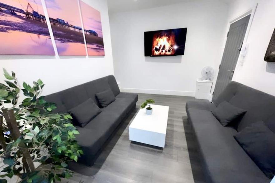 Deluxe Apartment with Jacuzzi, Hot Tub and garden