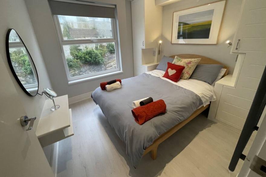 * Stylish * Modern * Central * Sea View *