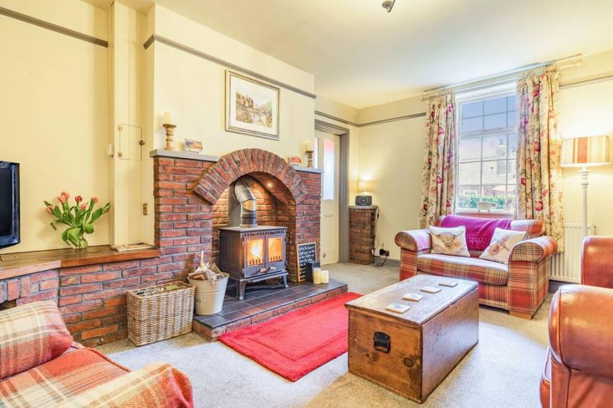 WYCHWOOD, pet friendly, character holiday cottage in Grosmont