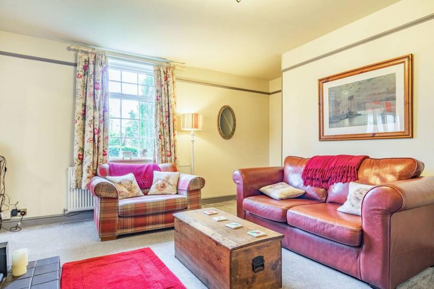 WYCHWOOD, pet friendly, character holiday cottage in Grosmont