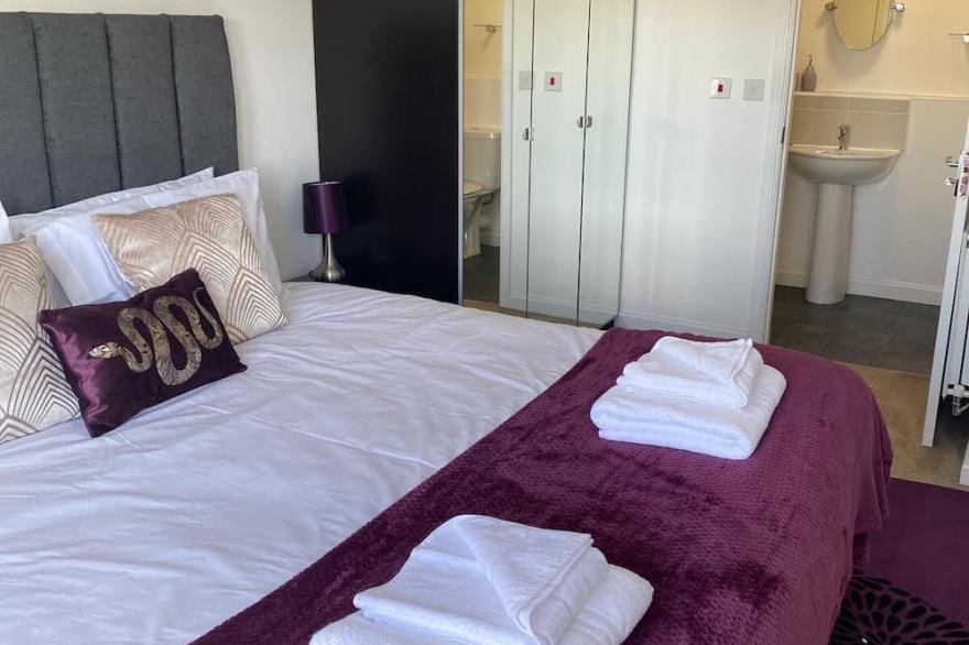 Cathedral View - Deluxe Apartment