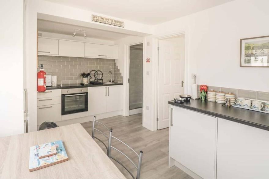 2 Bedroom Holiday Cottage