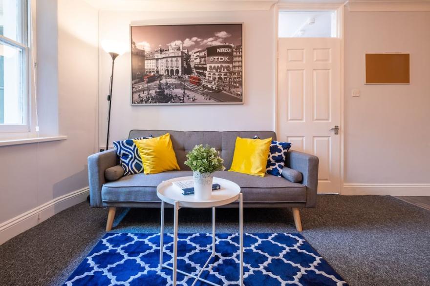 Centre of Brighton and Hove near beach Brunswick by 9S Living