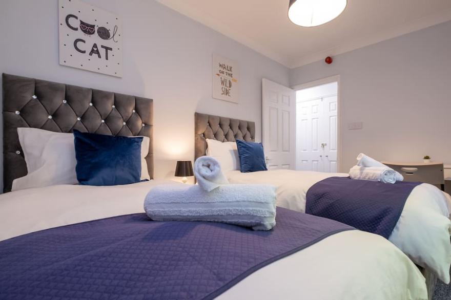 Centre of Brighton and Hove near beach Brunswick by 9S Living