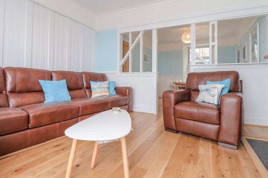 ROCK LOBSTER, family friendly, with open fire in Porthleven