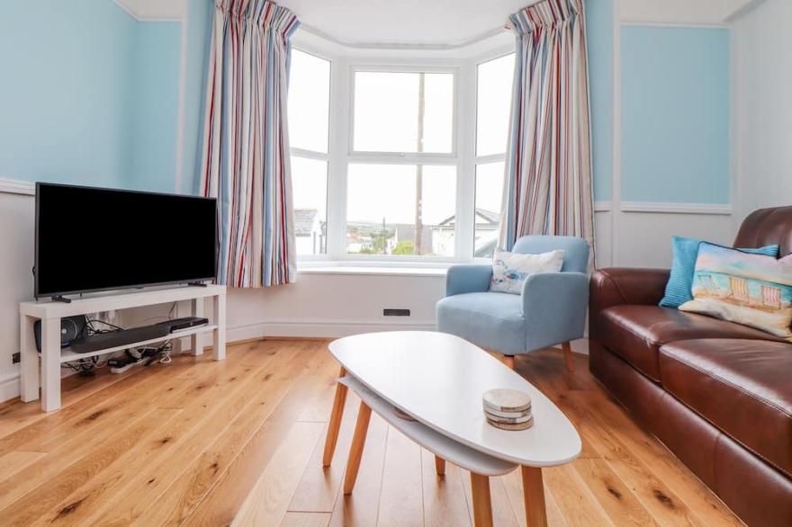 ROCK LOBSTER, family friendly, with open fire in Porthleven