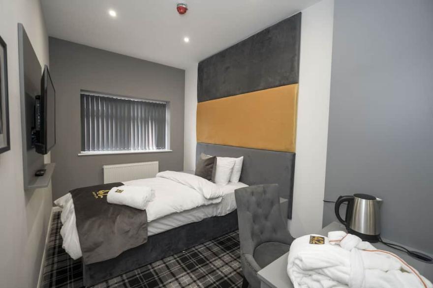 standard single bedroom with en suite