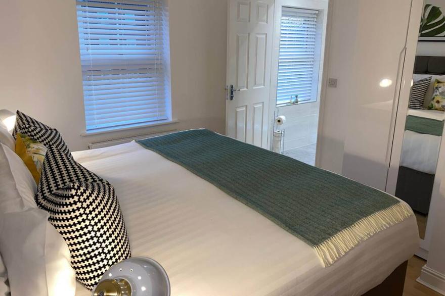 Modern, detached 2 bedroom property. Free parking.