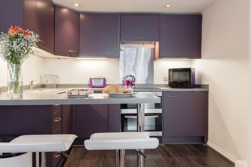 Large 1 Bed Apartment near Hyde Park