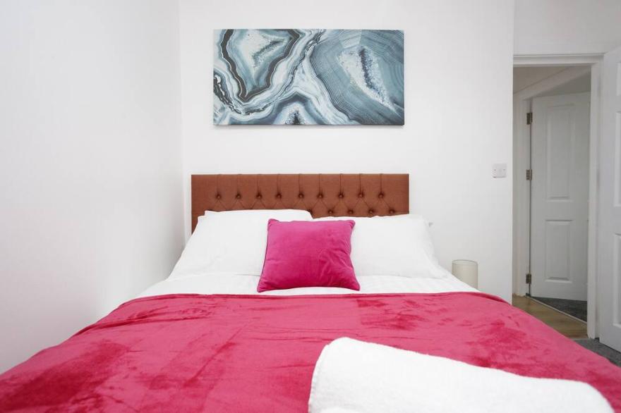 2 bedrooms full private flat. near uni and city