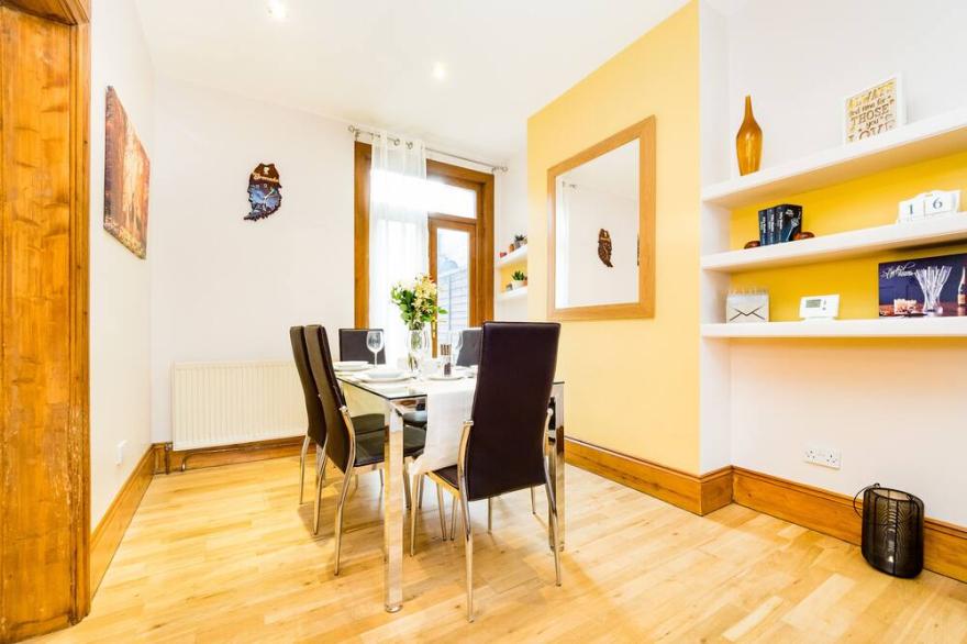 LT The Gate House 3 Bed-House-Bathroom-Garden