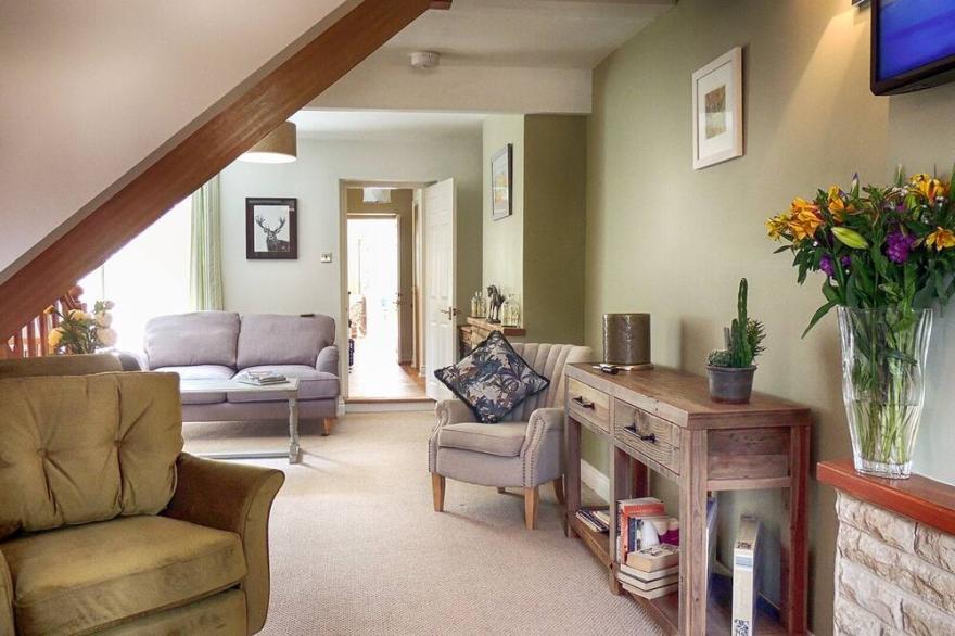Ivy Cottage-Boutique Cottage in Bourton