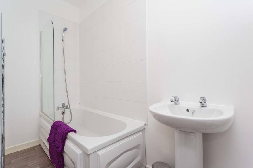 Plum Suite Luxury Apartment - Cherry Property