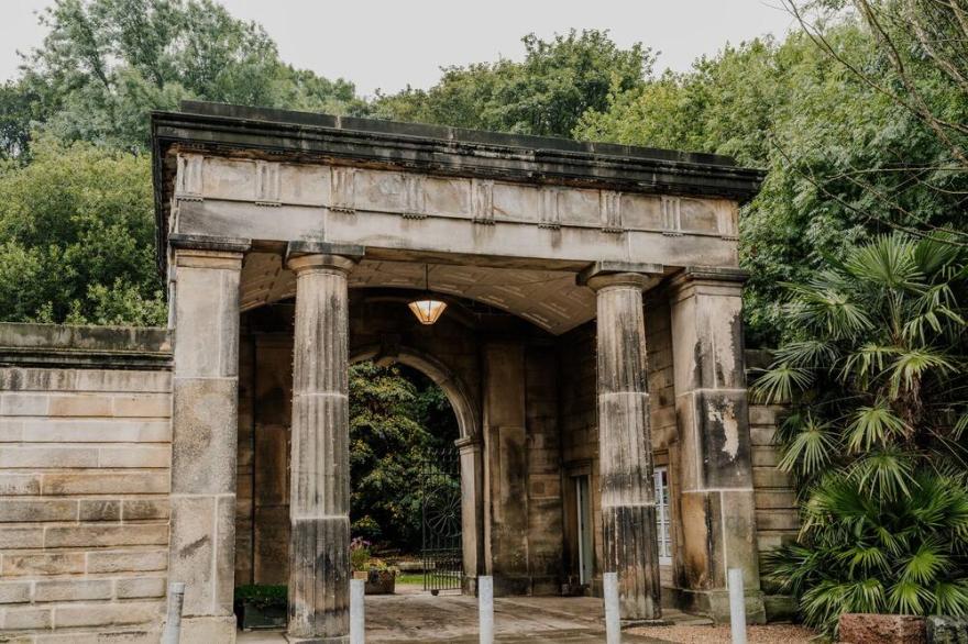Beautiful Grade II* listed Gatehouse in Great Location