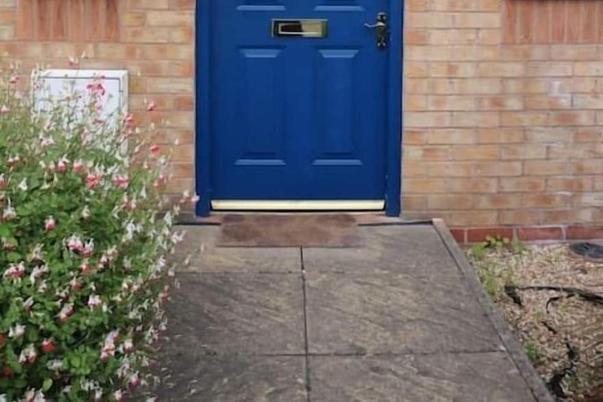Spacious Townhouse Tipton, Ideal for Contractors, Travellers & Families