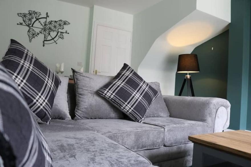 Spacious Townhouse Tipton, Ideal for Contractors, Travellers & Families