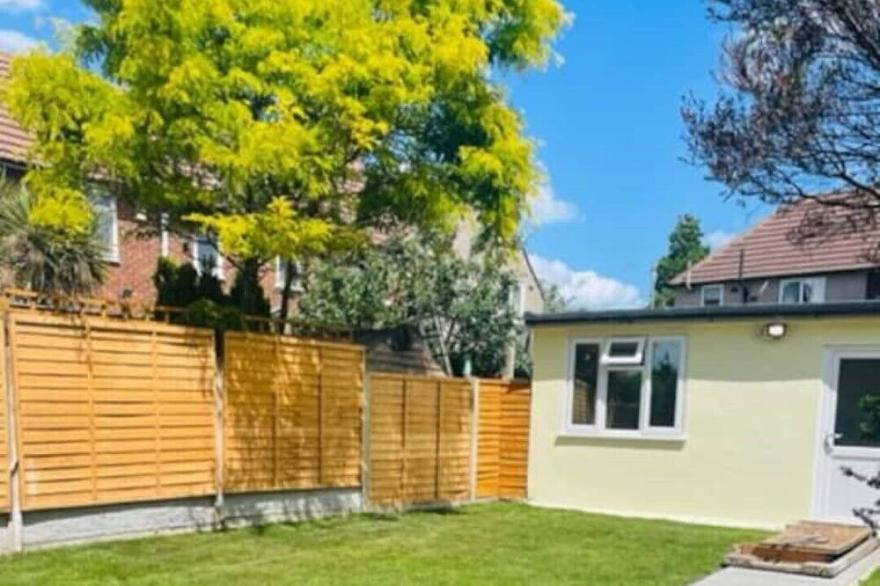 Superb and Comfortable 3BD Home in Dagenham