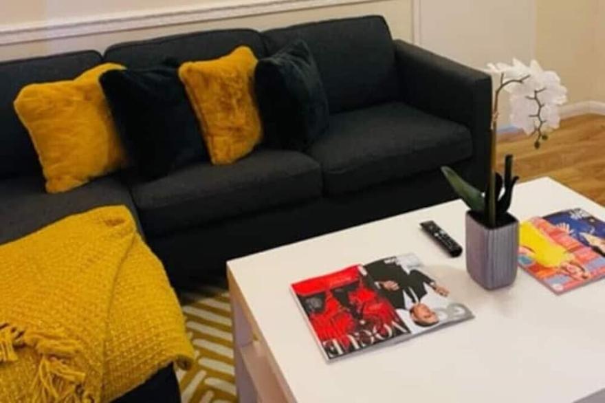Superb and Comfortable 3BD Home in Dagenham