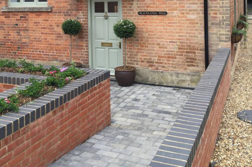 6 Bedroomed Mill House sleeps up to 12 with spa treatments available