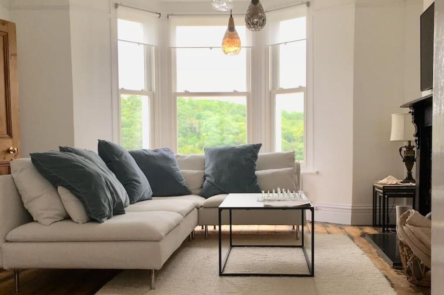 Beautiful town house with Nordic flair and views over the estuary