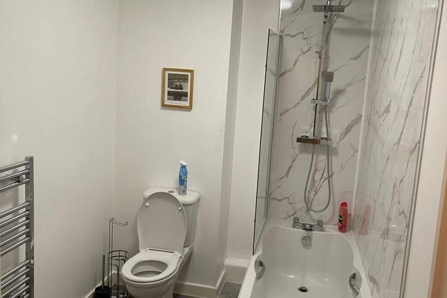 Remarkable 2-Bed Apartment in Wolverhampton