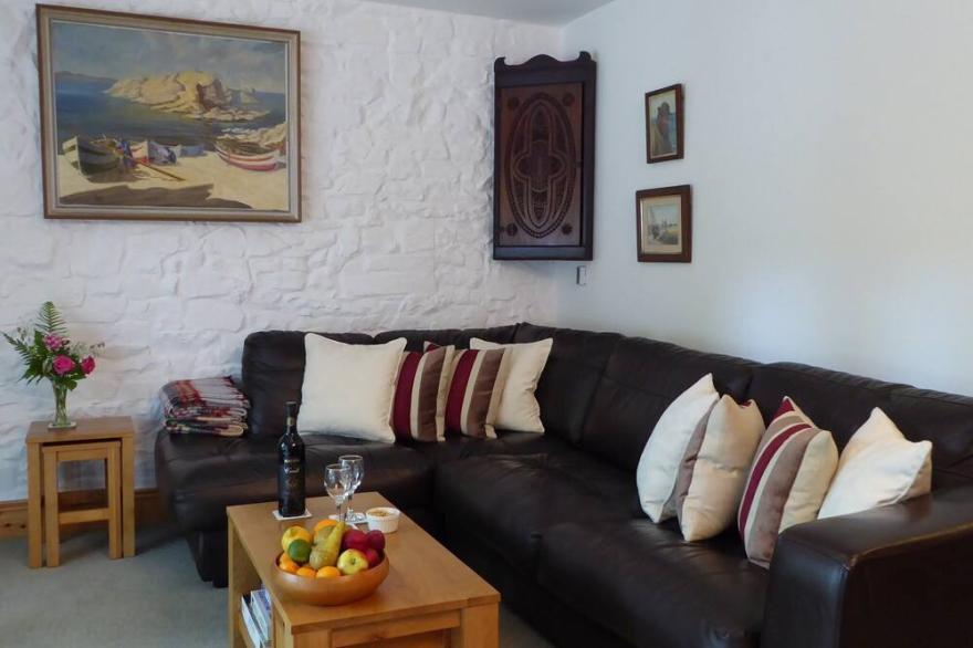 Charming former coach house in an idyllic woodland garden, 300m from St Kew Inn.