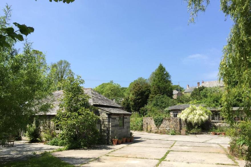 Little Barn - Cosy barn in pretty garden near Port Isaac
