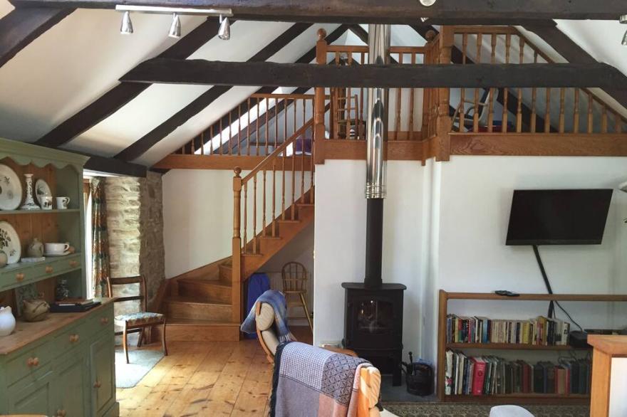 Little Barn - Cosy barn in pretty garden near Port Isaac