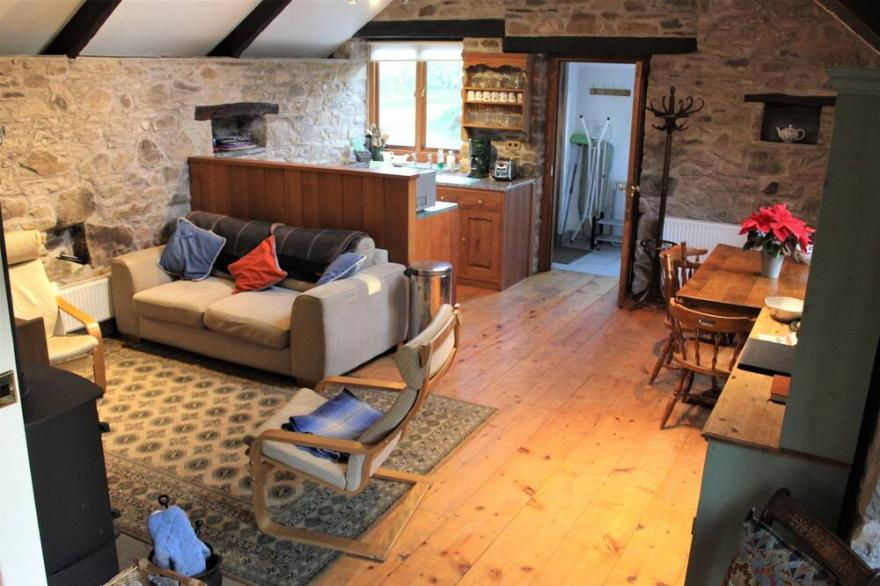 Little Barn - Cosy barn in pretty garden near Port Isaac