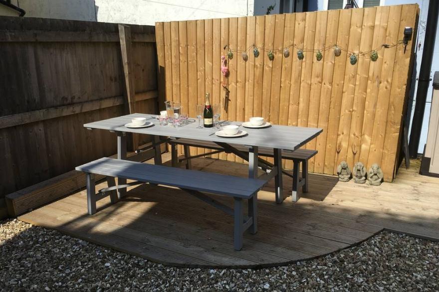 1 Ostend Cottage is a 3 bedroom property minutes from the harbour