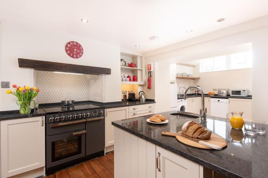 3-Bedroom Countryside Cottage Close to North Devon's Beaches and Exmoor, with onsite games room