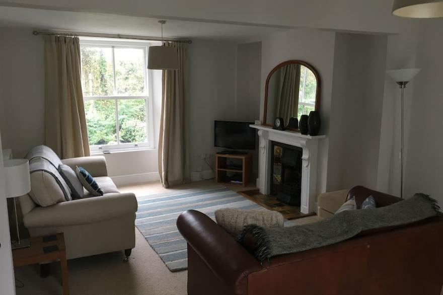 Beautiful Cottage, only mins walk from Mousehole harbour, 3 Large Bedrooms