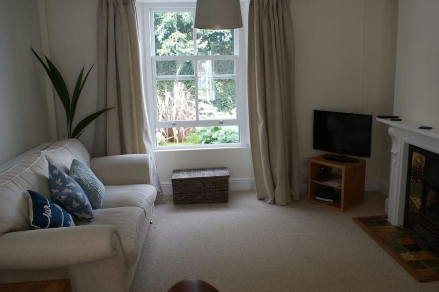 Beautiful Cottage, only mins walk from Mousehole harbour, 3 Large Bedrooms