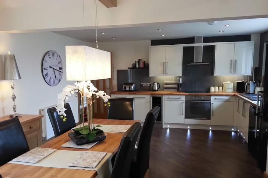 Detached Bungalow With Panoramic Ocean Views