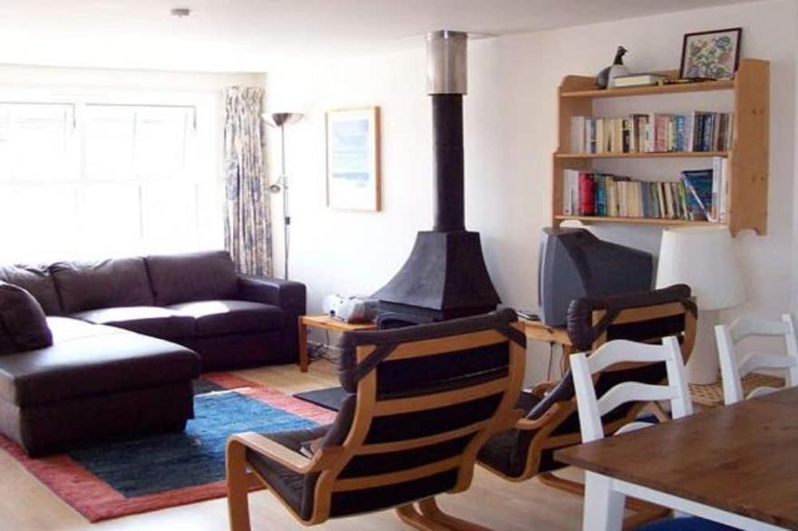 6 Harbour Mews Sleeps 6 (3 Bedrooms)