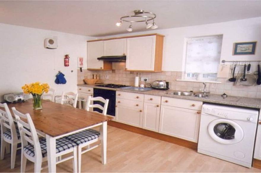 6 Harbour Mews Sleeps 6 (3 Bedrooms)