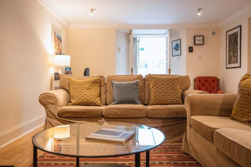 Very Central Property: Sleeps 5-6ppl