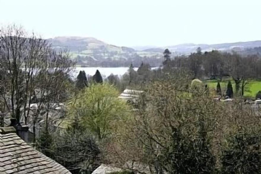 Charming cosy cottage. Magnificent views 2 minutes walk to centre of Ambleside