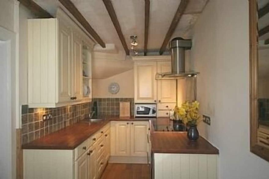 Charming cosy cottage. Magnificent views 2 minutes walk to centre of Ambleside