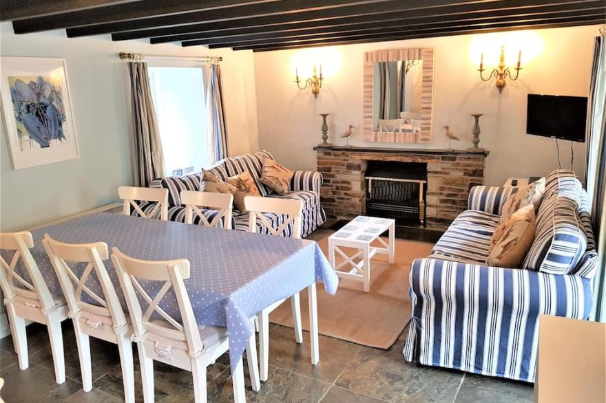 Puffins Cottage, Rock is very close to the beach, parking for 3 cars and garden.