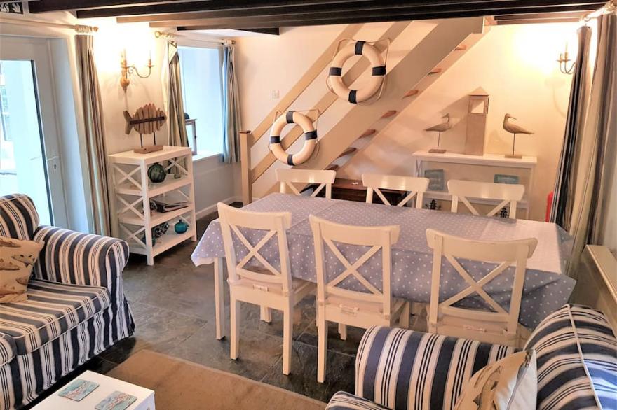 Puffins Cottage, Rock is very close to the beach, parking for 3 cars and garden.