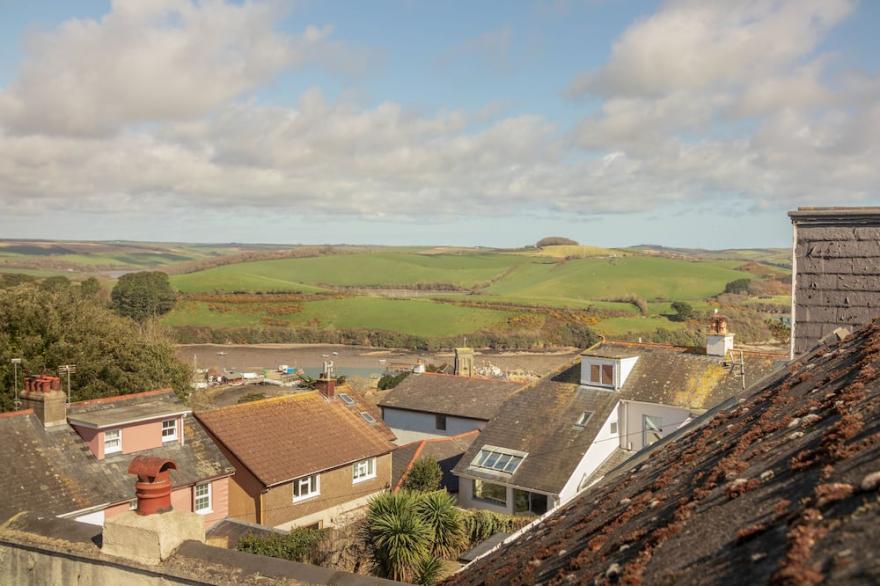 Family holiday home w/games room Sleeps 8 - Parking