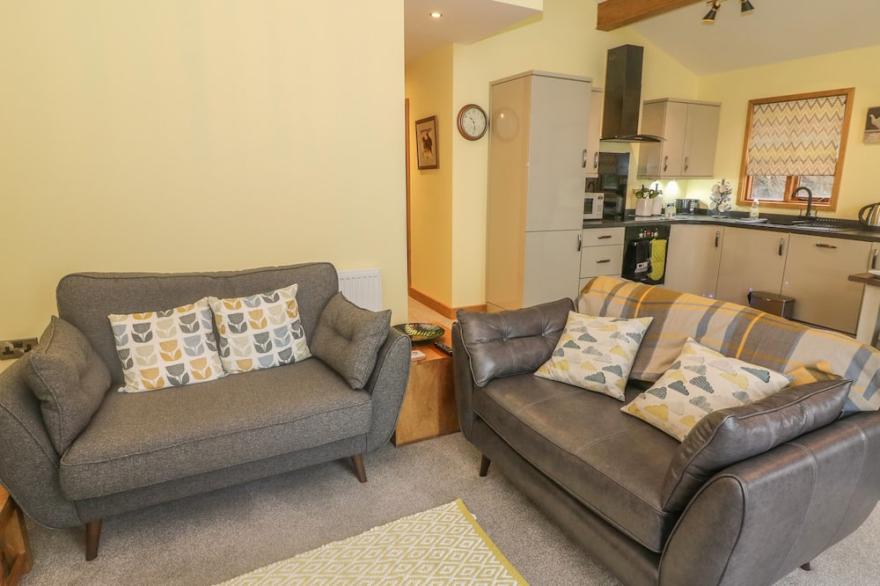NICKY NOOK LODGE, family friendly, with a garden in Scorton