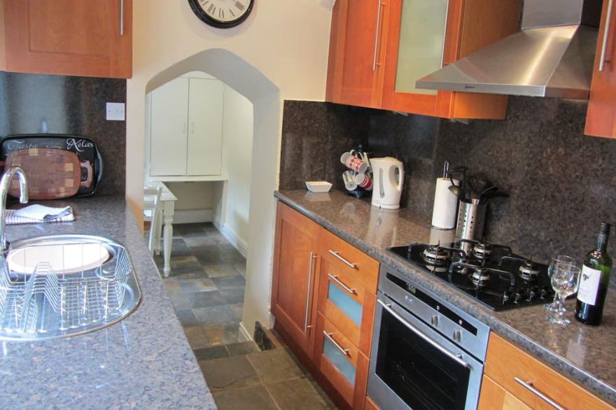 Traditional Lakeland Slate Cottage, Pets Welcome